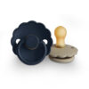 FRIGG Daisy Pacifier | 0-6m | Dark Navy/Sandstone